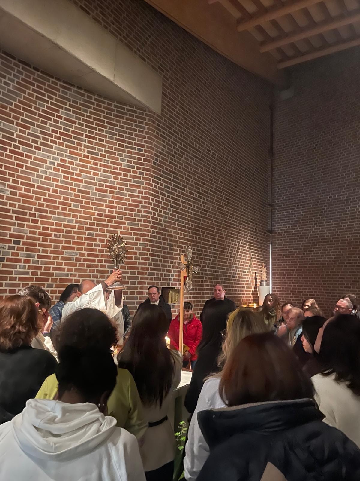 Adoração Eucarística: Encontrando Jesus na Fonte da Vida